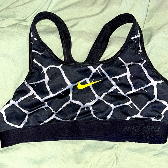 Nike short set - Picture 2 of 9